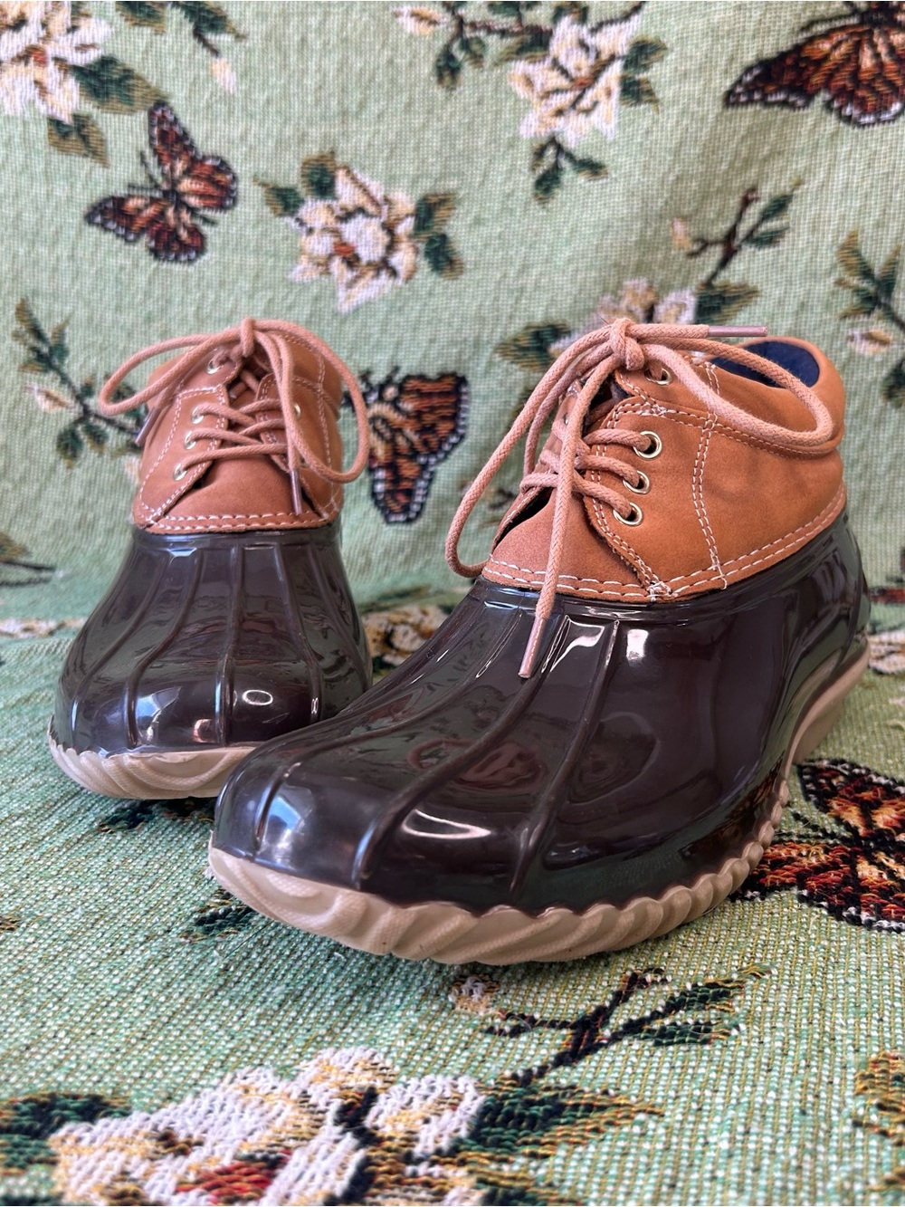 Tommy Hilfiger Women’s Brown Duck Rain Boots with Tan Upper - Lace-Up Size 8